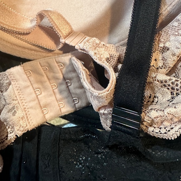 2 Victoria’s Secret bras - Picture 5 of 5